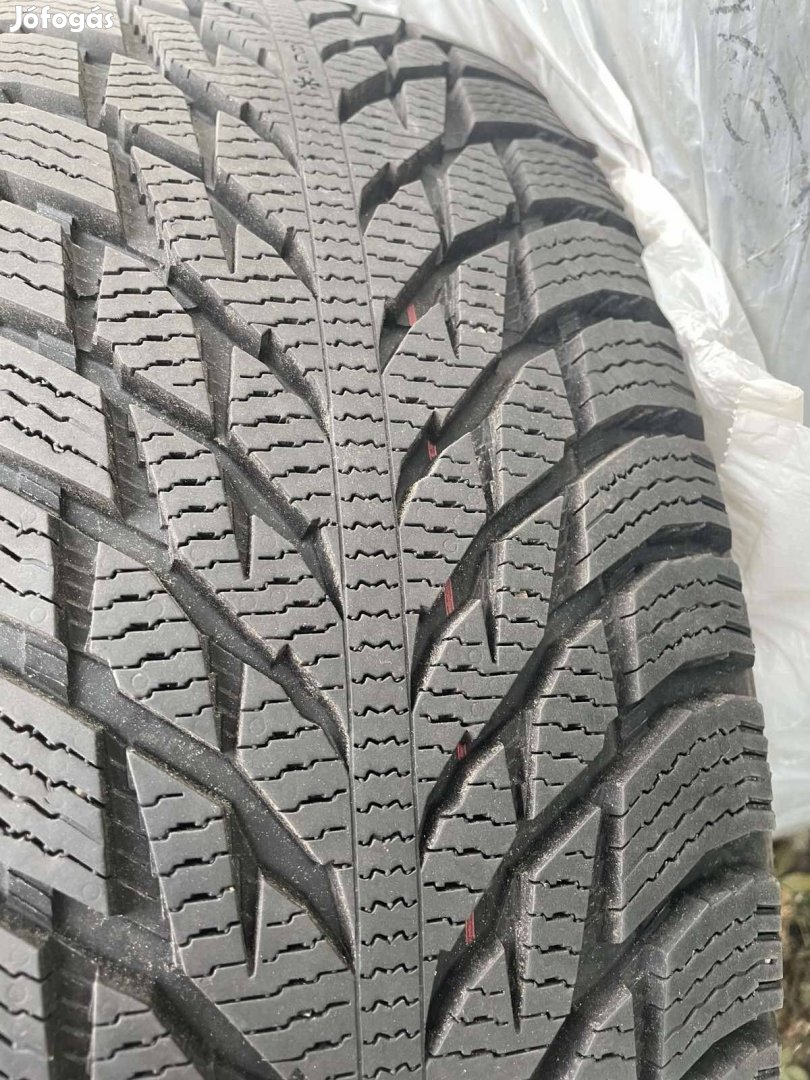 Eladó téli gumi szett 225/55 R19