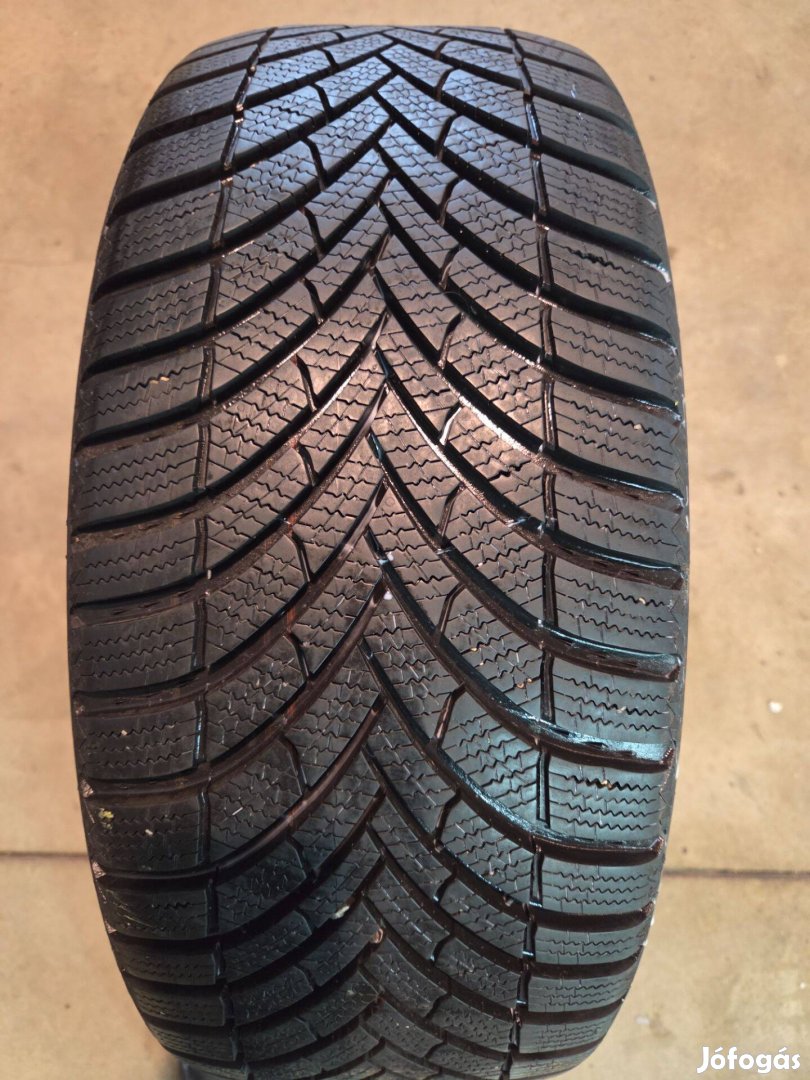 Eladó téli gumi szett (225/45 R17)