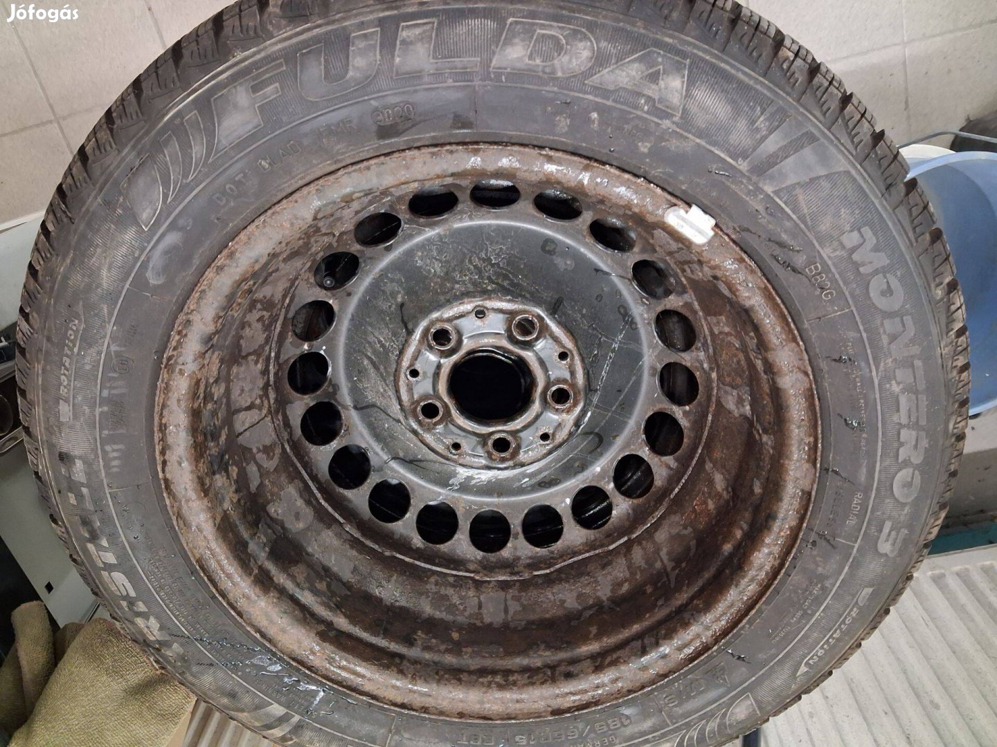 Eladó téli gumik felnivel A mercedes 185/65R15