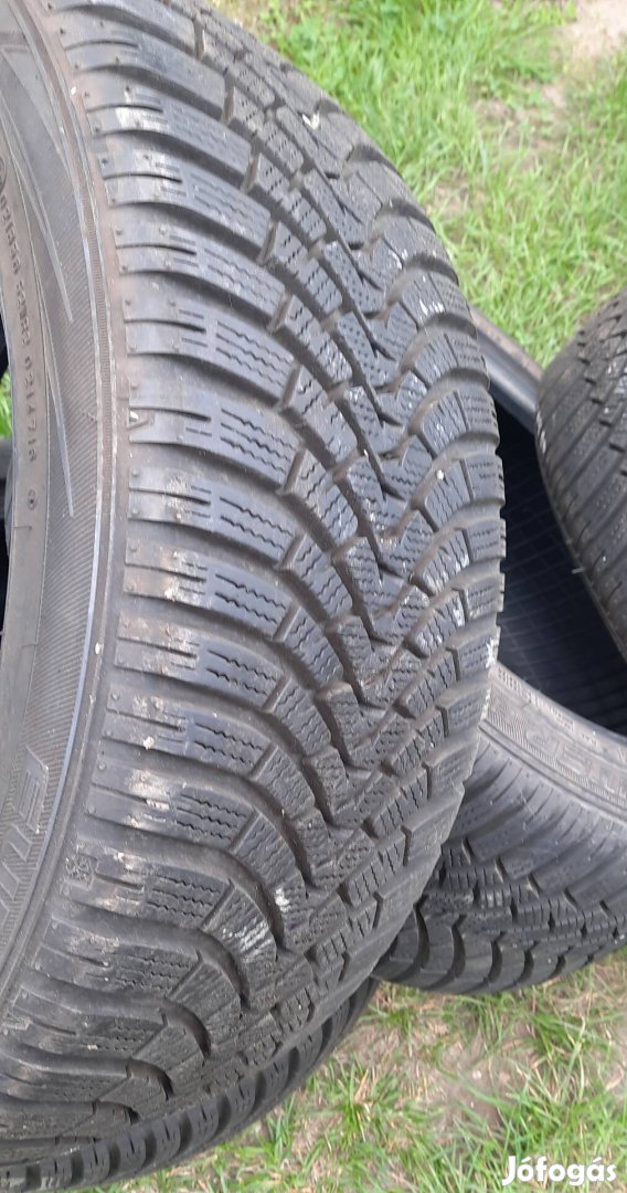 Elado teligumi 215/45r16