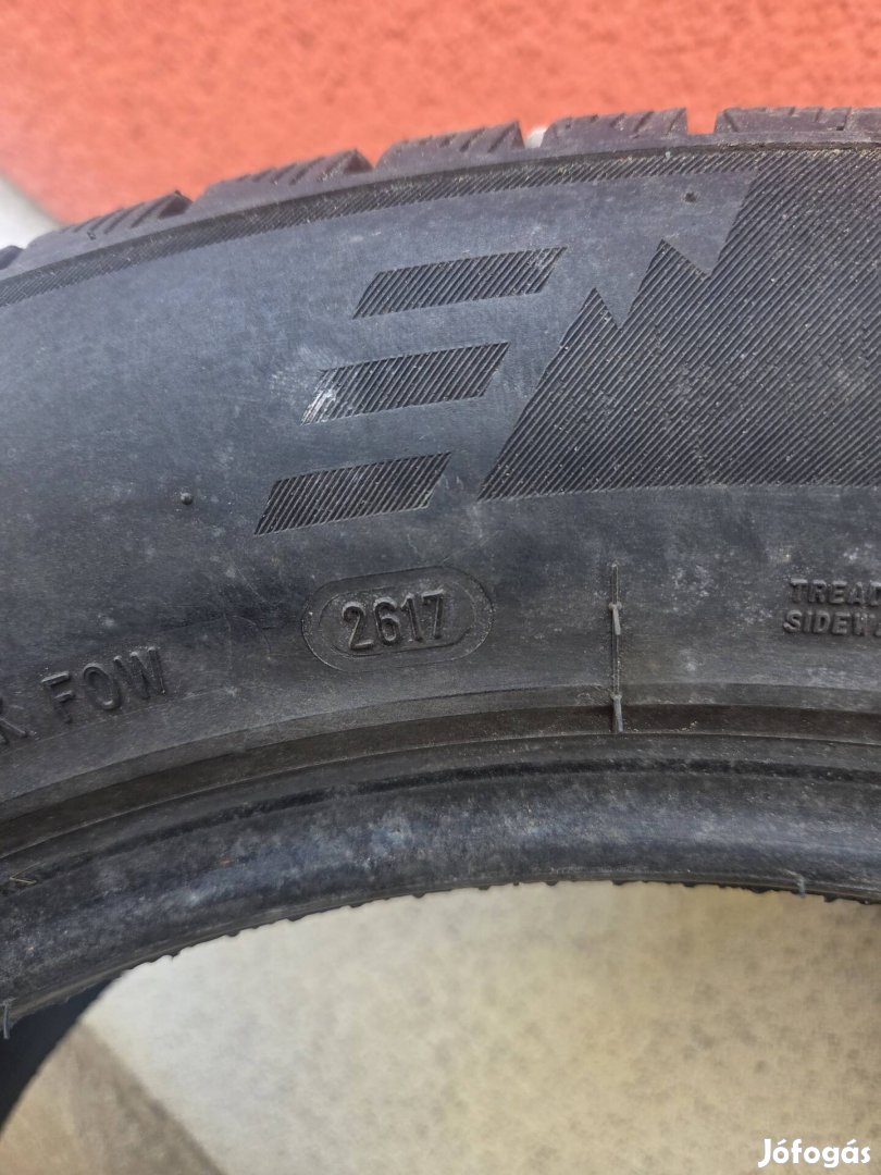 Eladó téligumi 225/60R18