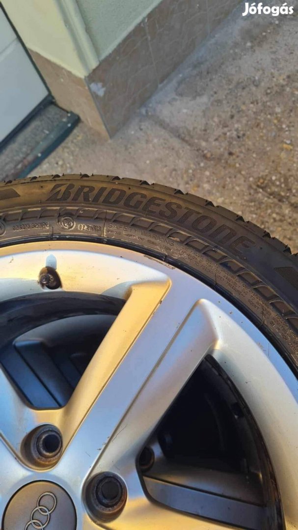 Eladó téligumi Felnive 225/50 R17 Bridgeston