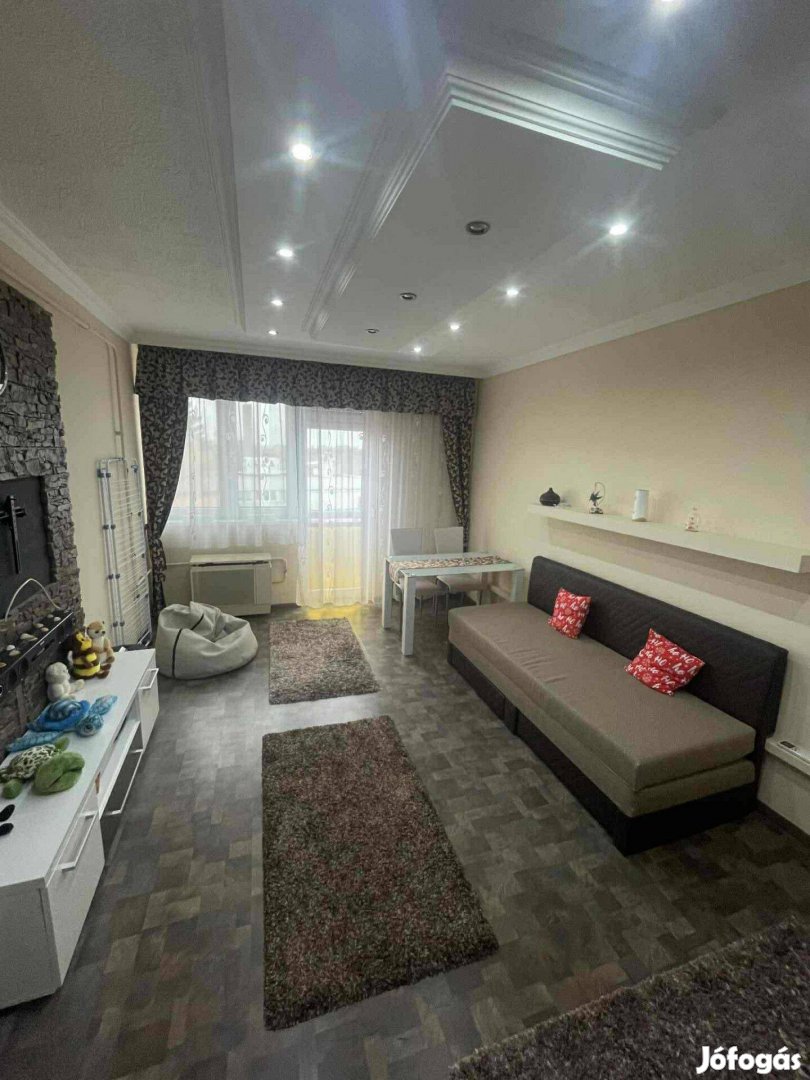 Eladó teljesen felújított, 2 szobás téglalakás Nyíregyházán
