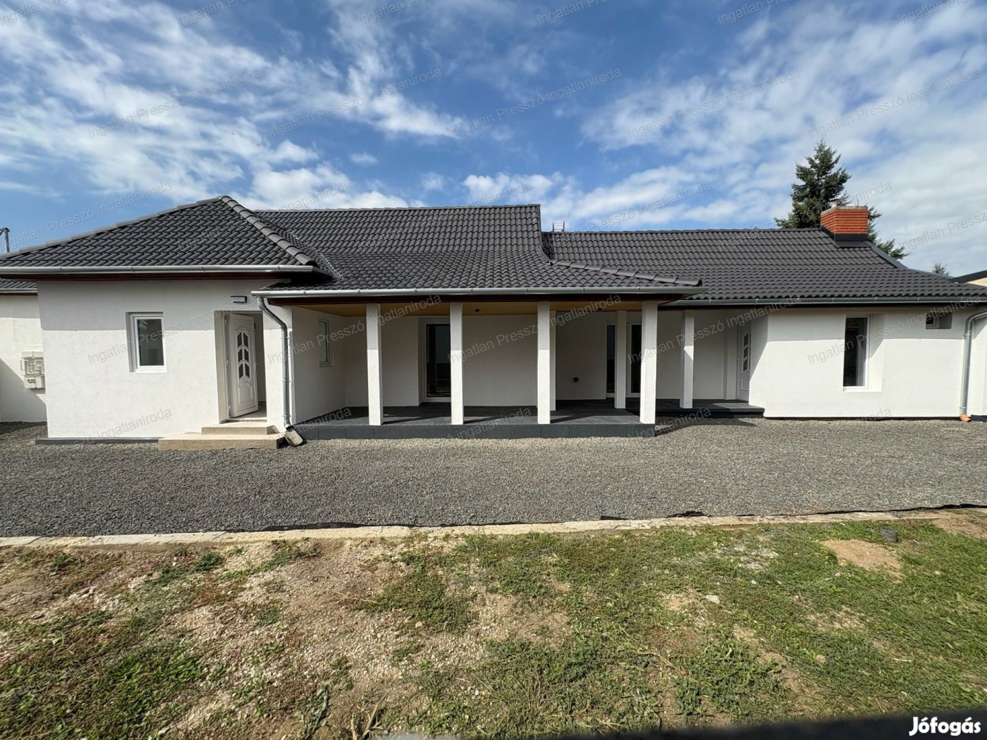 Eladó teljesen felújított családi ház Káptalanfán!