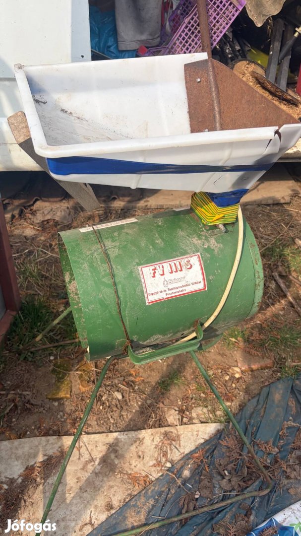 Eladó termény daráló