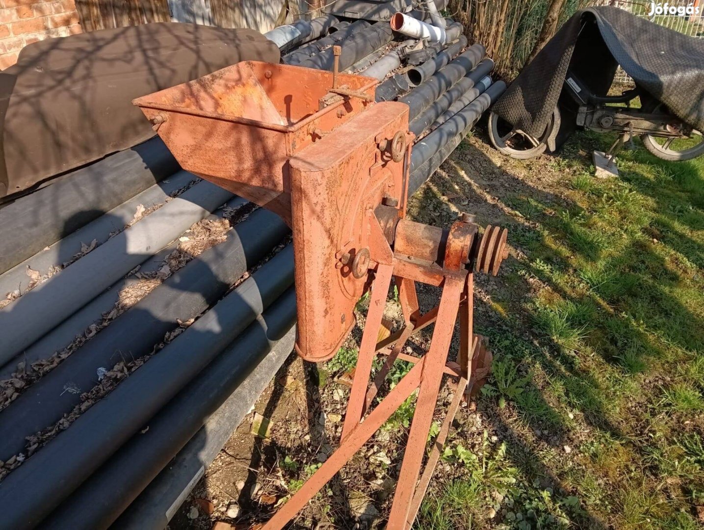 Eladó ternénydaráló