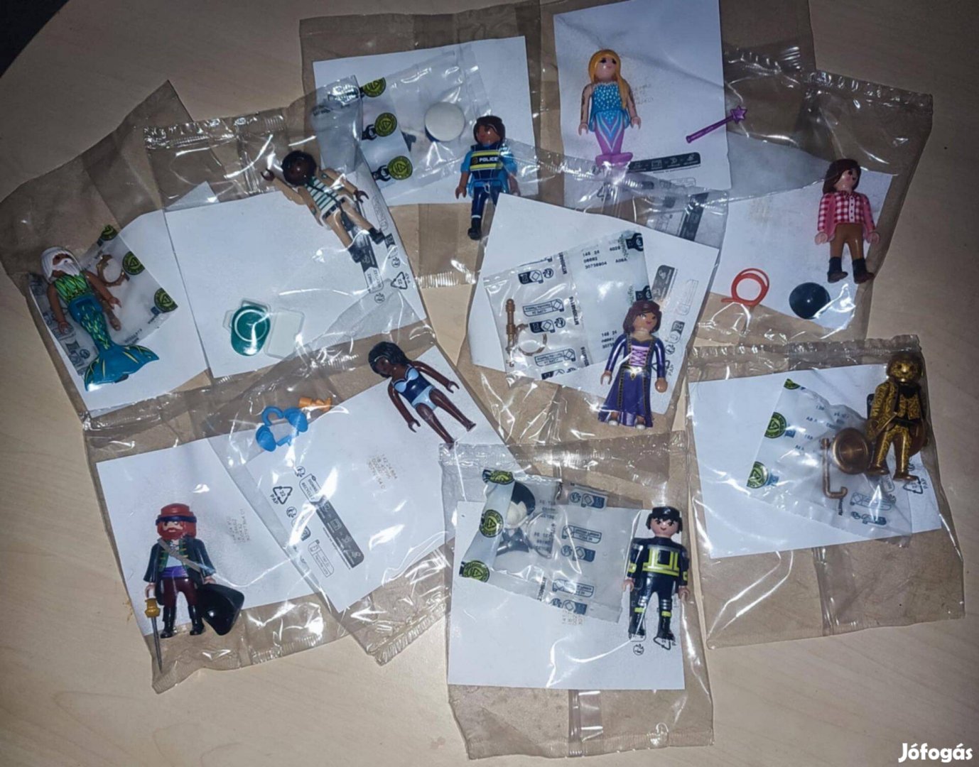 Eladó több mint 70 darab Playmobil figura kiegészítőkkel!