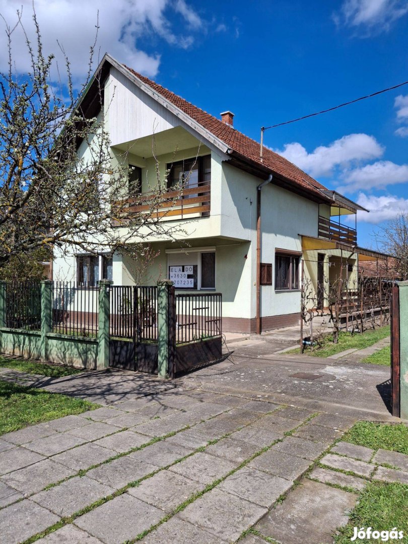 Eladó többgenerációs család ház Gyulán a Várfürdőtől 300m-re!