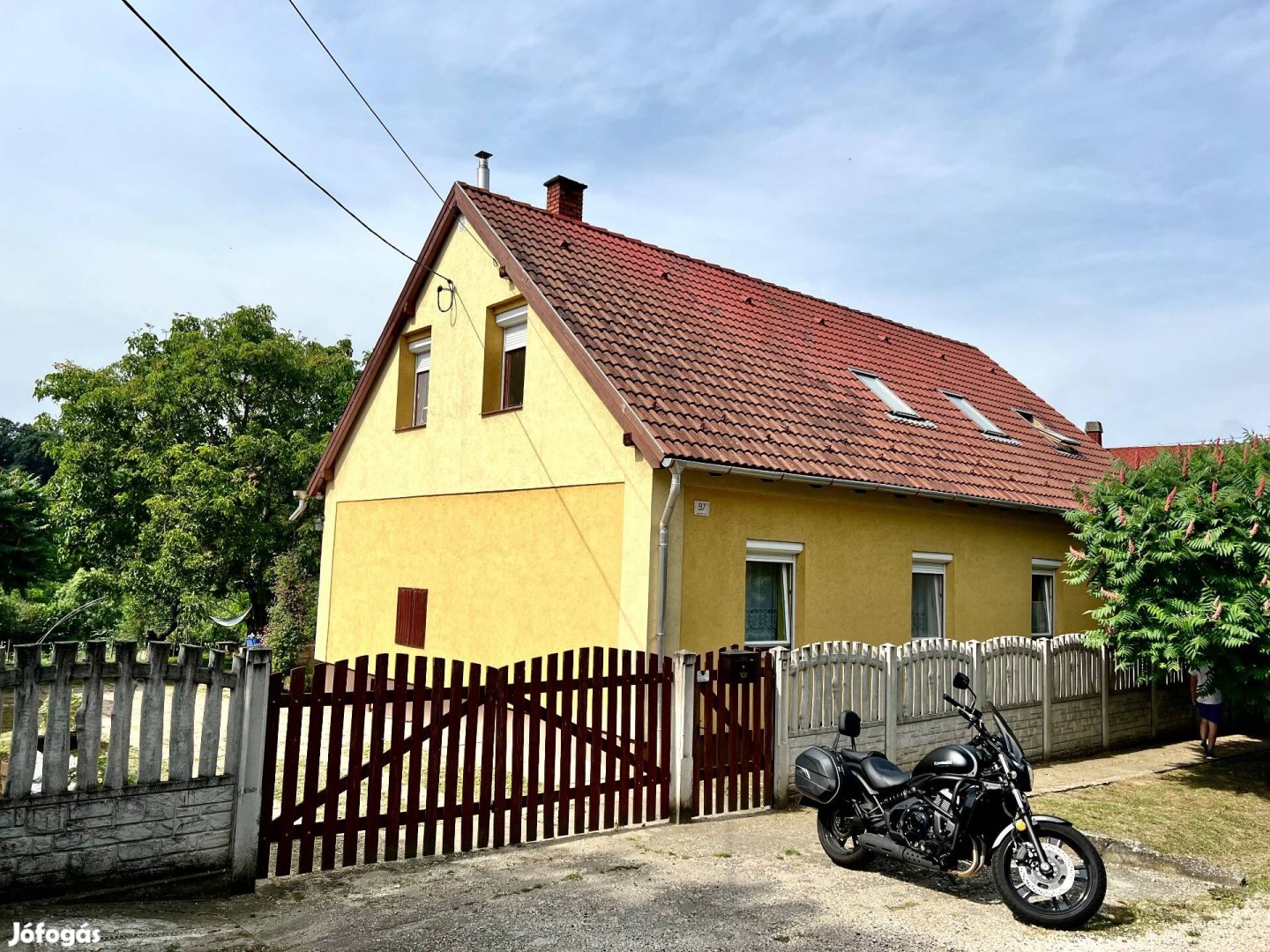 Eladó többgenerációs családi ház - Vérteskethely