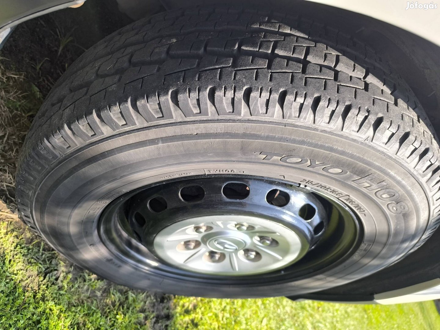 Eladó toyo 21570xR16C gumi 6x139,7 R16 szinterezett lemez