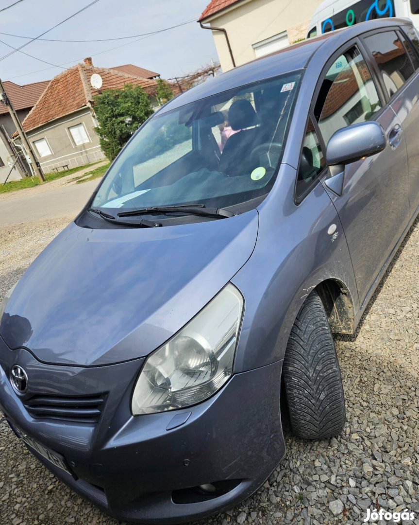Eladó toyota verso D-CAT szép állapotban