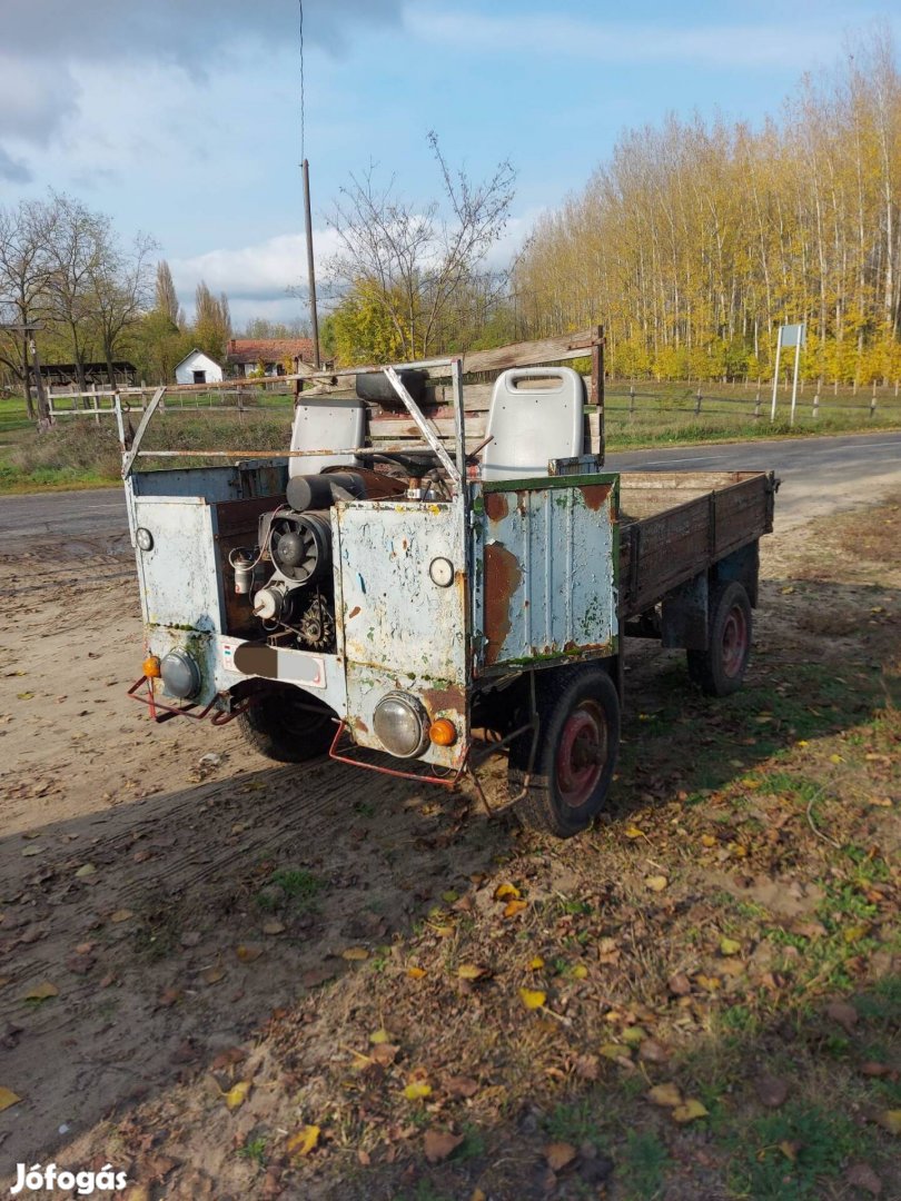 Eladó trabant motoros csettegő