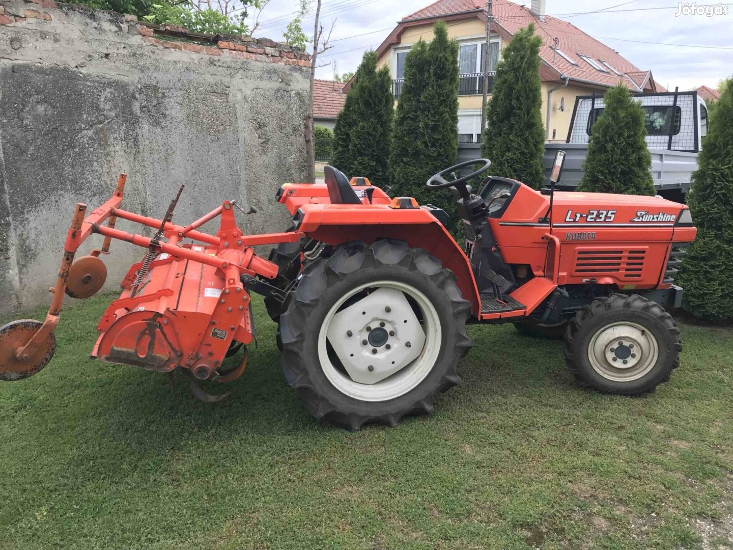 Eladó traktor