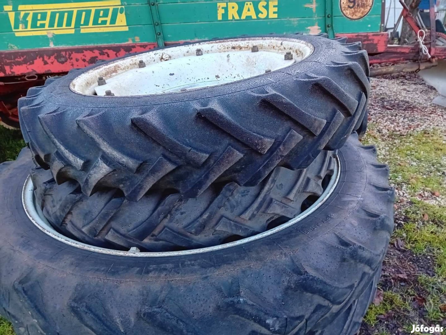 Eladó traktor kerék 8,3-24 gumi Kléber