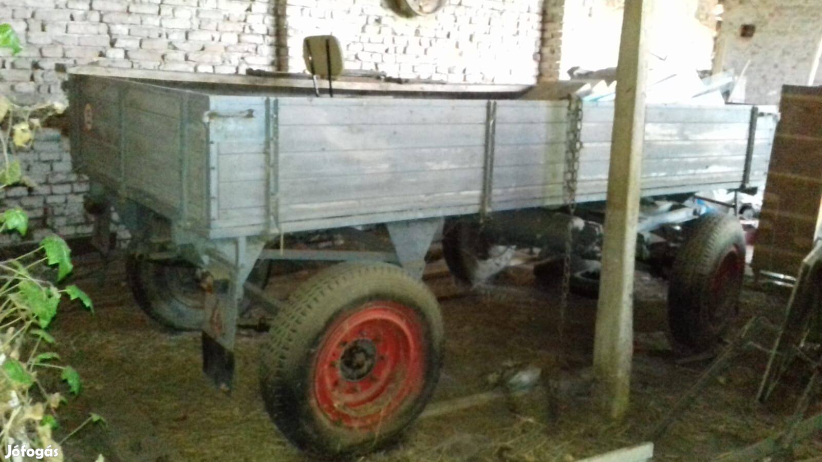 Eladó traktor pótkocsi