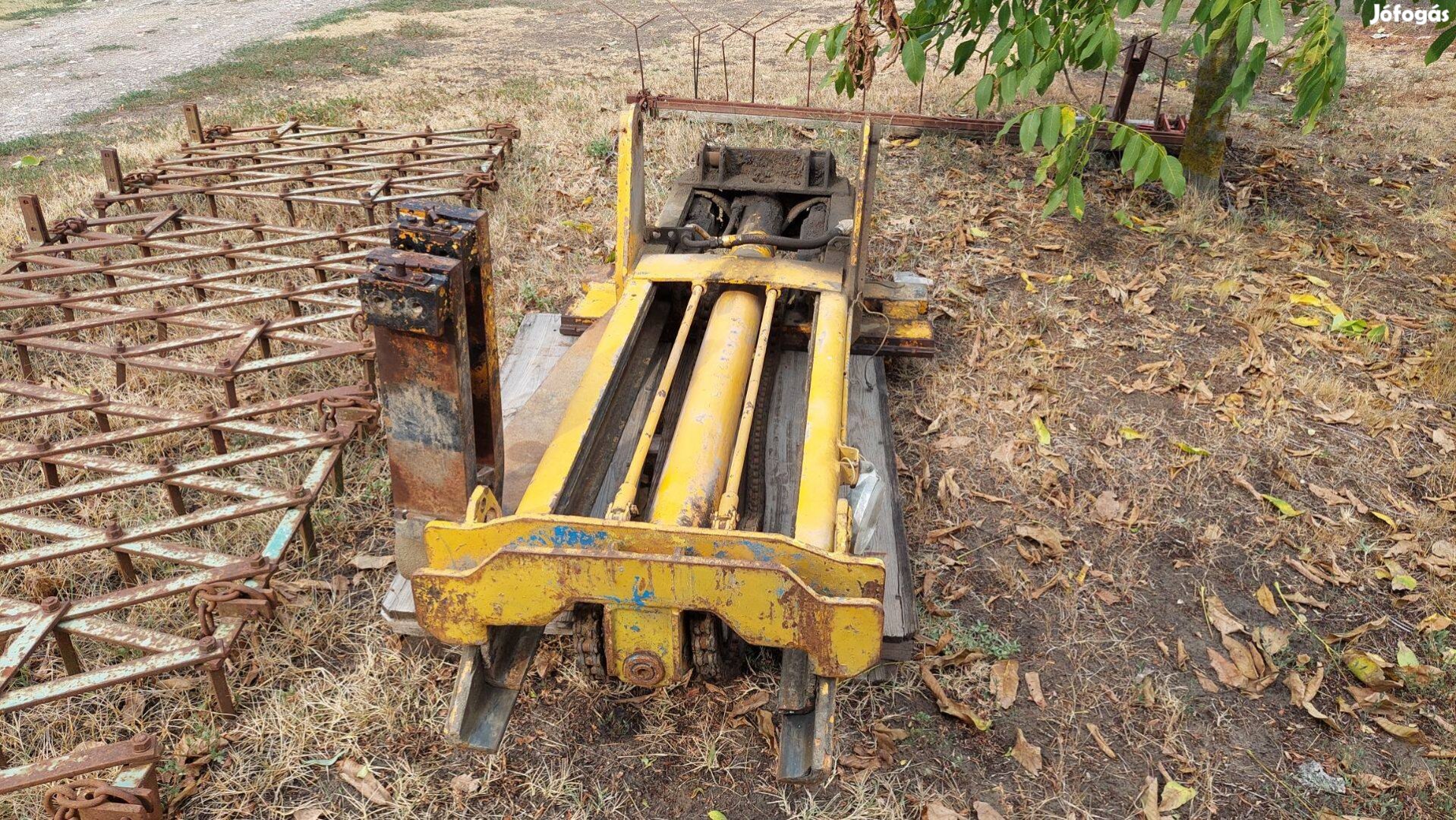 Eladó traktor targoncatorony