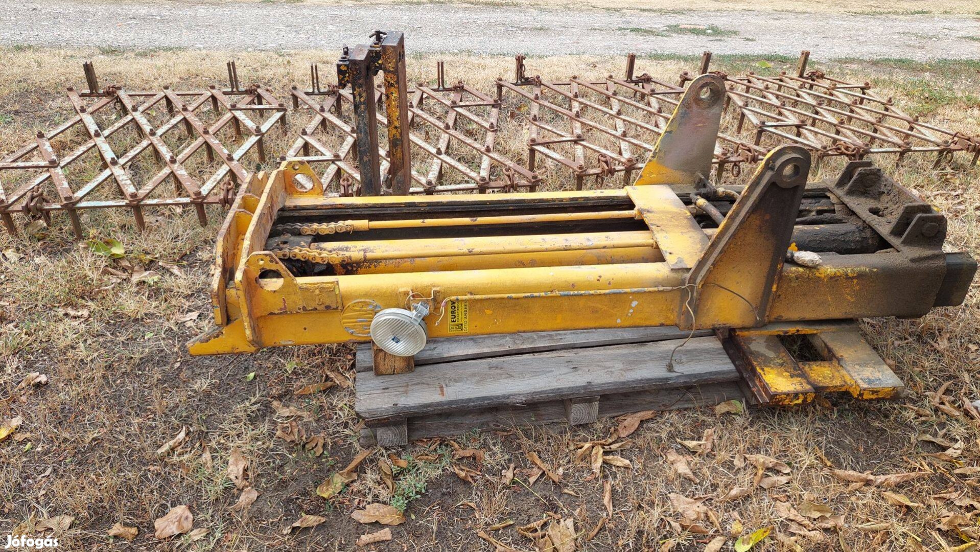 Eladó traktor targoncatorony