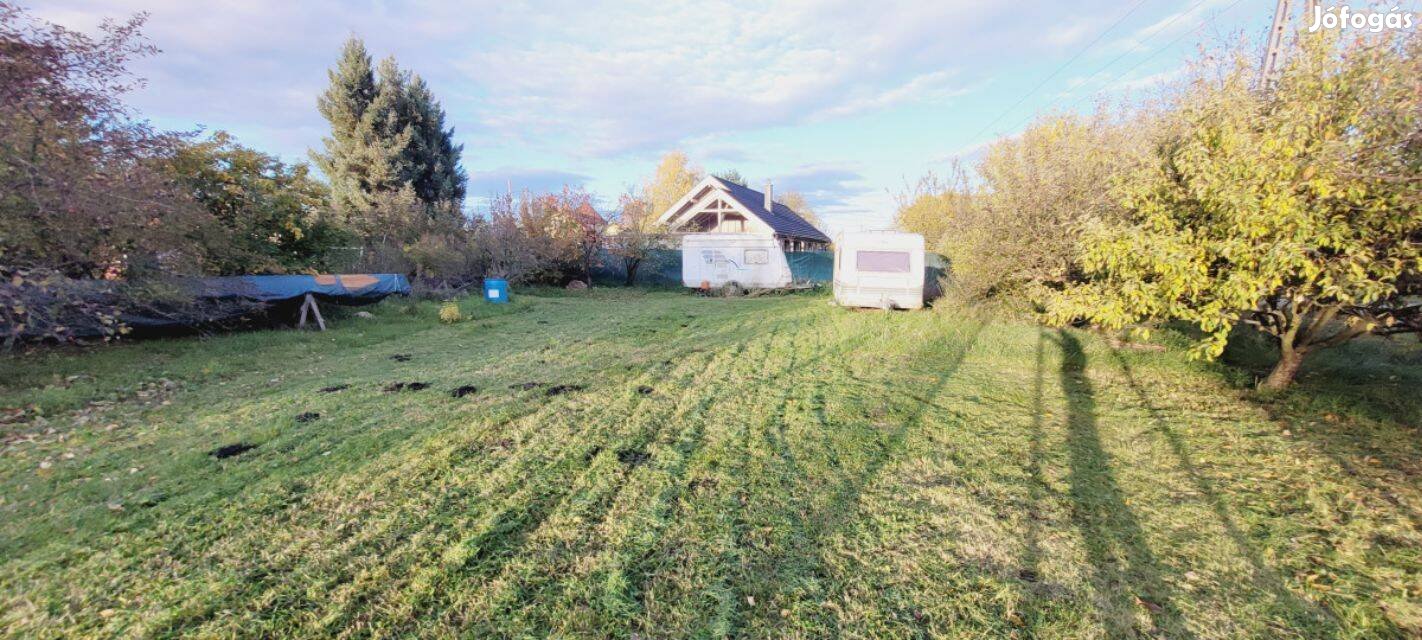Eladó üdülőövezeti építési telek Nyékládházán a tó