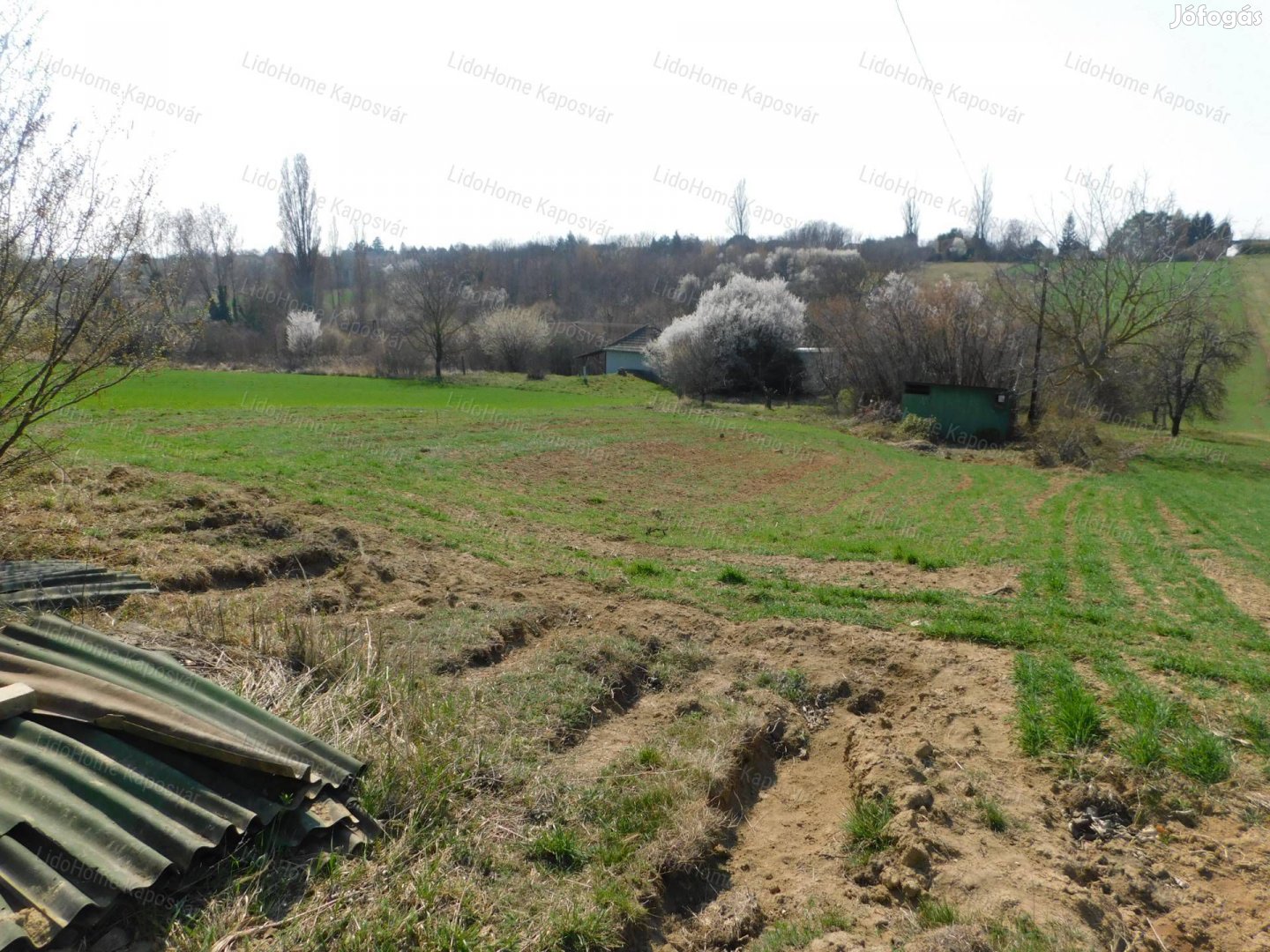 Eladó üdülőövezeti panorámás telek Igalban!