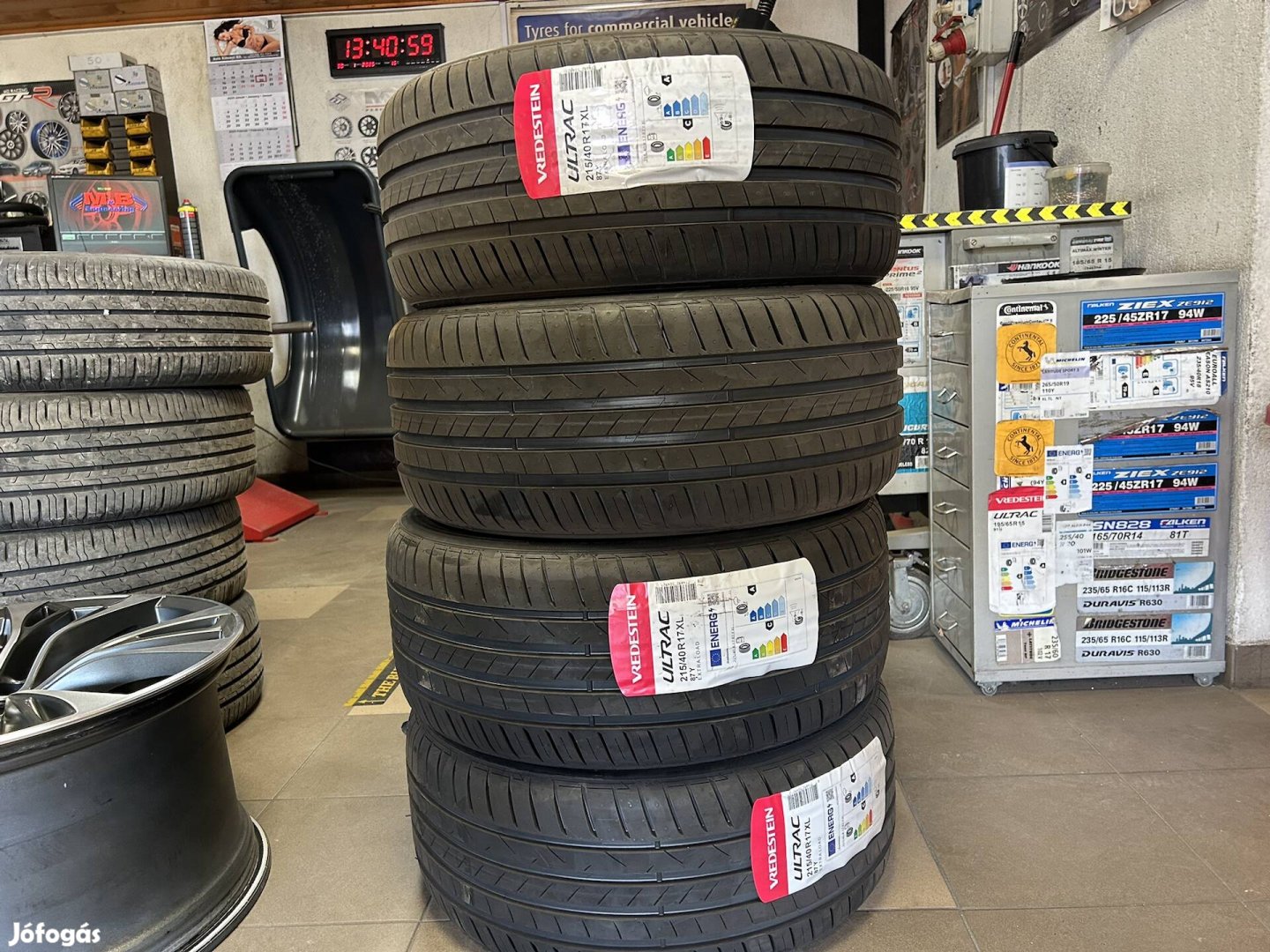 Eladó új 215/40 r17 Vredestein nyári gumi!