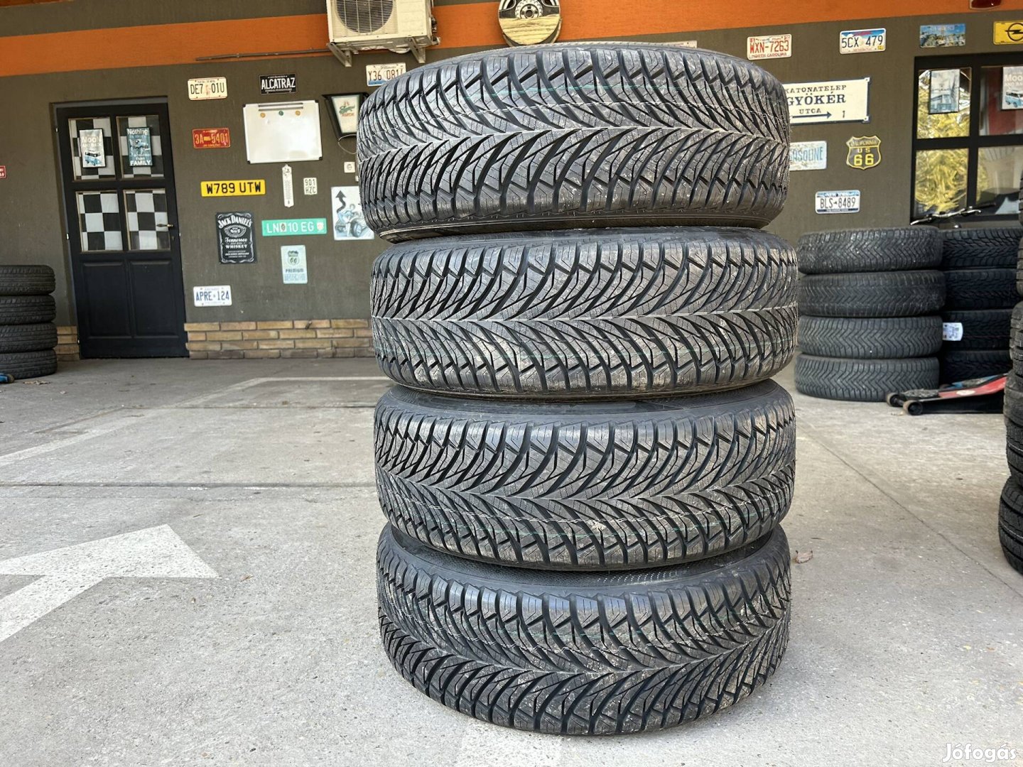 Eladó új 215/55 r18 4évszakos gumi!