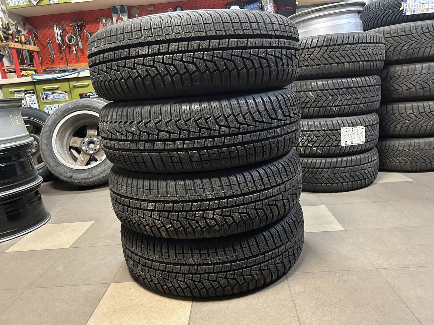 Eladó új 215/70 r16 Hankook téli gumi!