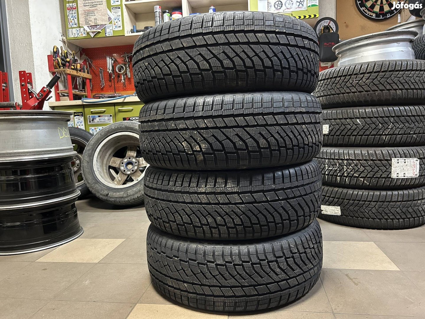 Eladó új 225/45 r18 Falken téli gumi!