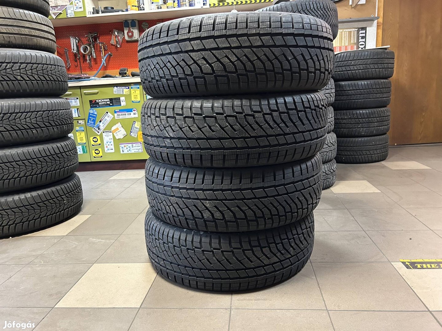 Eladó új 225/55 r19 Falken téli gumi!