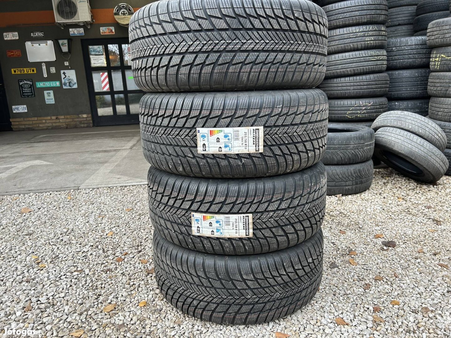 Eladó új 255/50 r18 Bridgestone téli gumi!