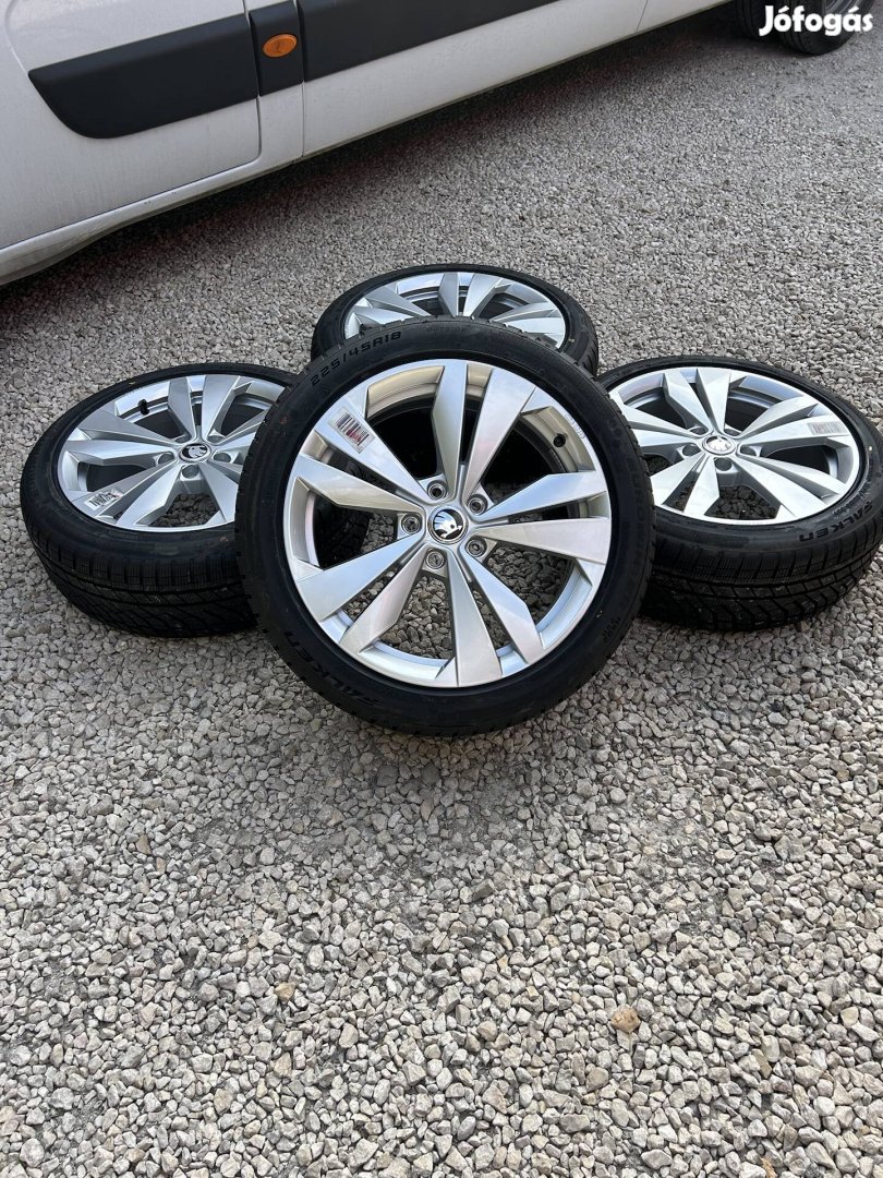 Eladó új 5x112 r18 Skoda Octavia 4 alufelni szett téli gumival!