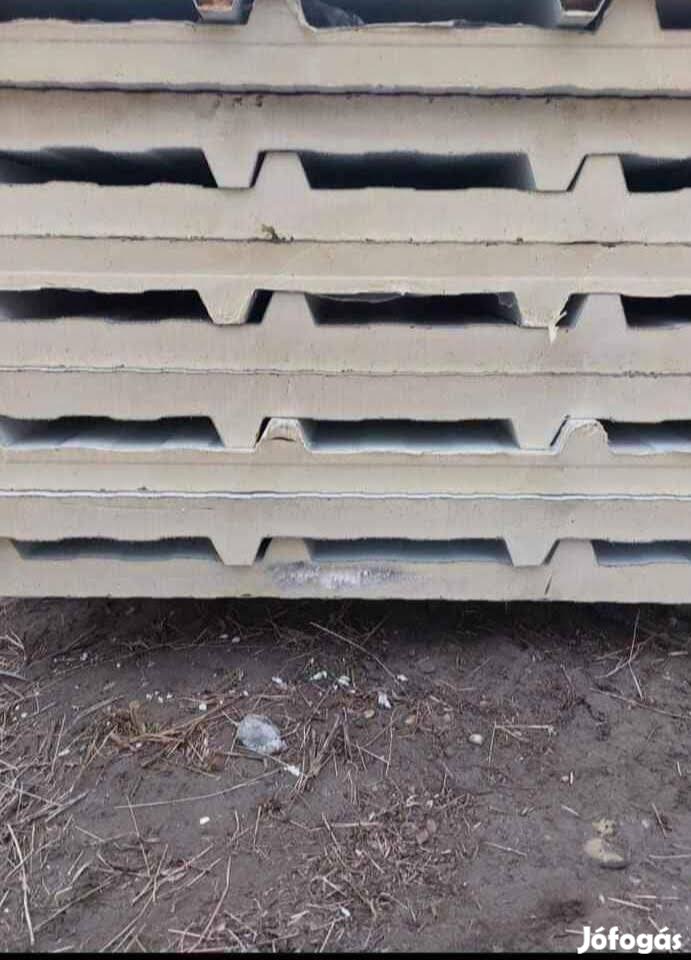 Eladó új 6 méter hosszú öntartó tetőpanel!