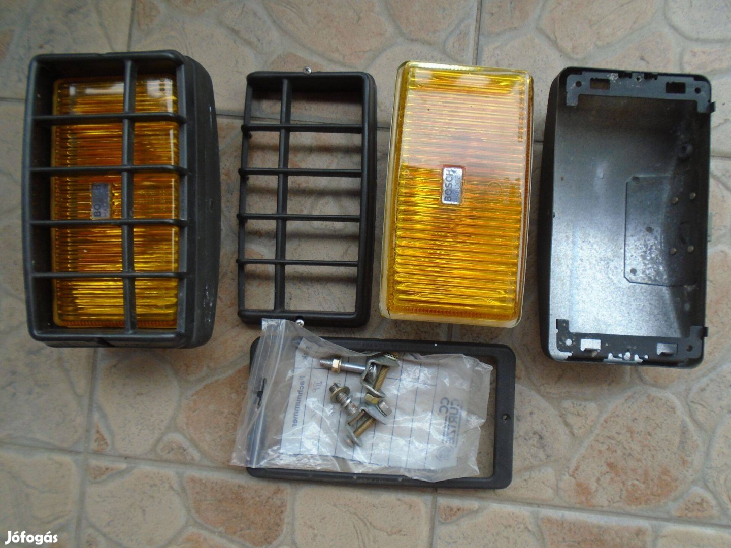 Eladó új Bosch ködlámpa tartóval, ráccsal