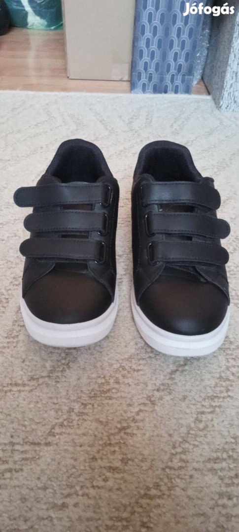 Eladó új Fiú cipők 34-35-36 méretekben