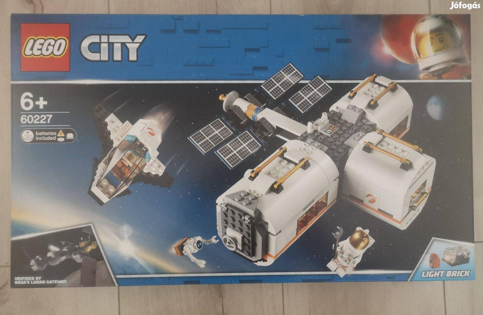 Eladó új LEGO City - Holdűrállomás (60227)