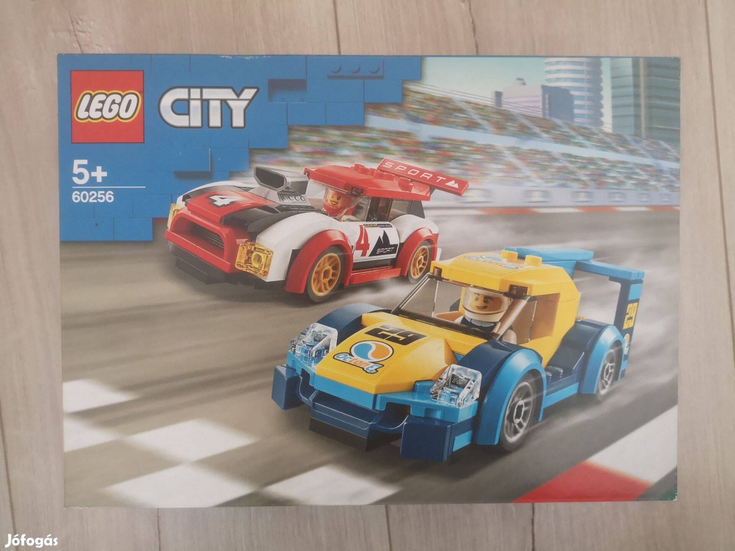 Eladó új LEGO City - Versenyautók (60256)