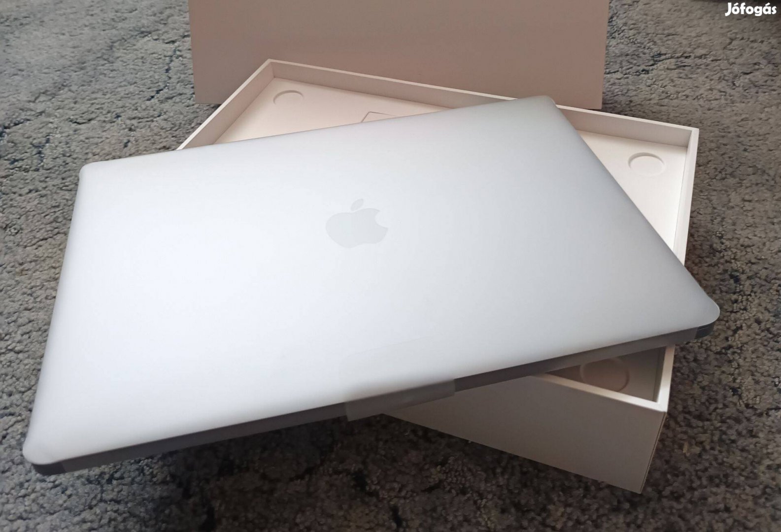 Eladó új Macbook Air Apple M1 chippel (24 hónap garancia)