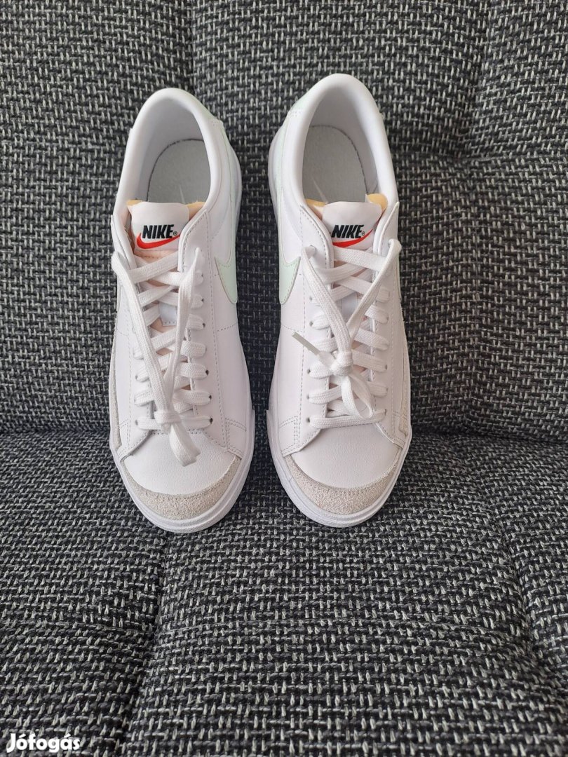 Eladó új Nike cipő. 
