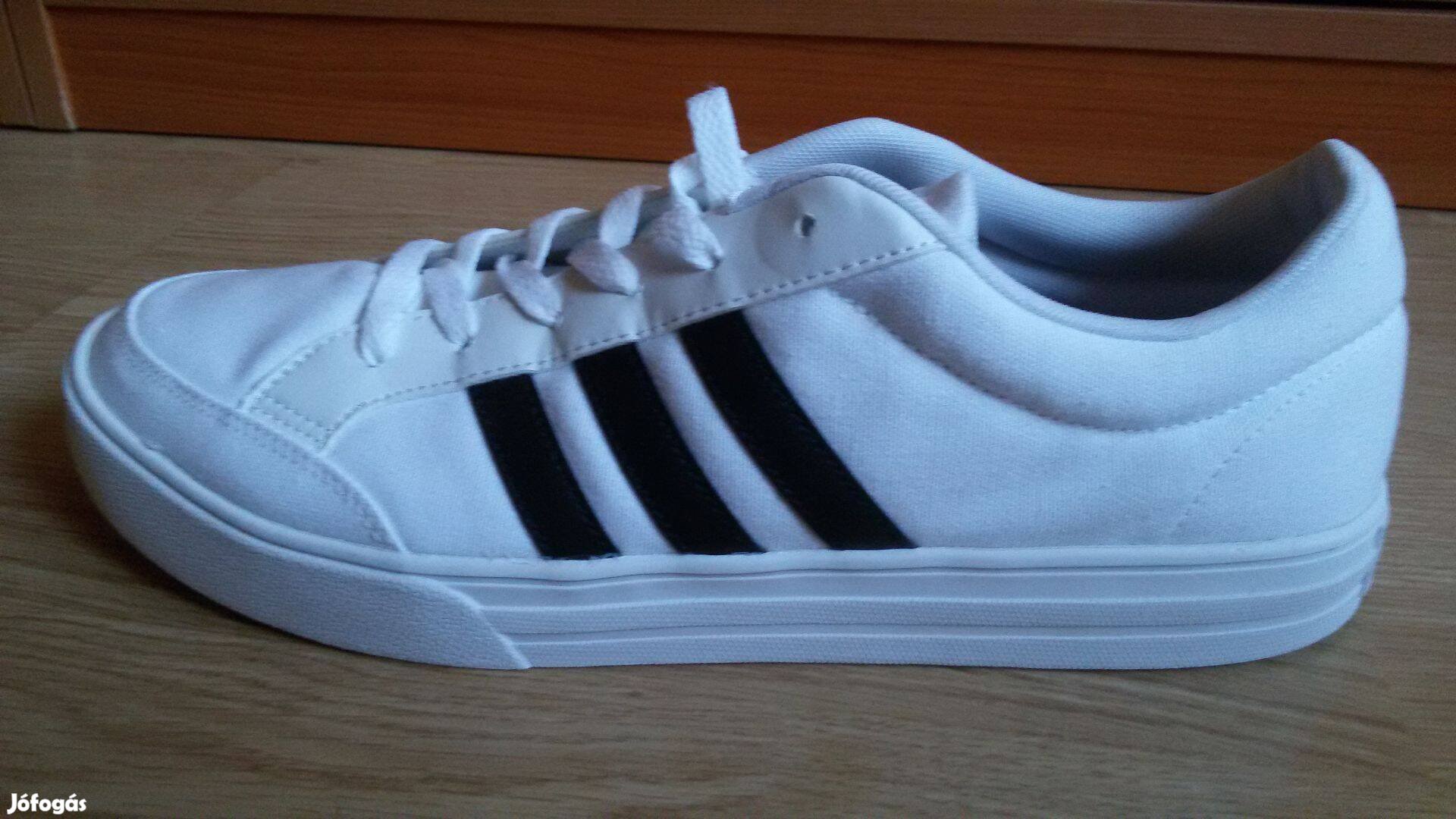 Eladó új adidas cipő Hervisből hibátlan 46 méret fehér