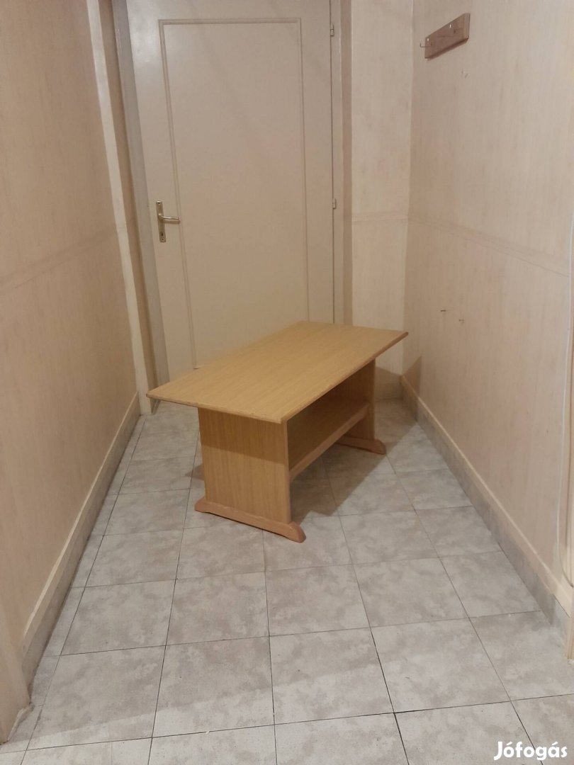Eladó új dohányzóasztal