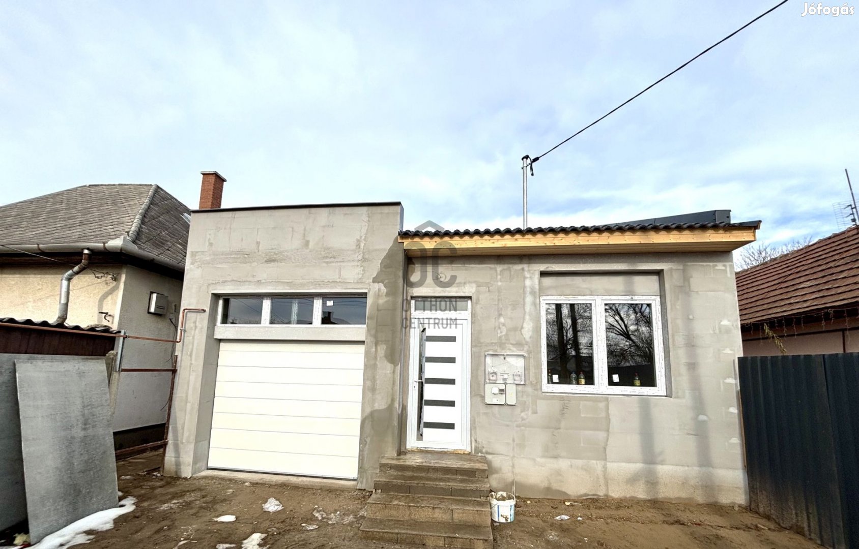 Eladó új építésű kertes családi ház garázzsal csendes