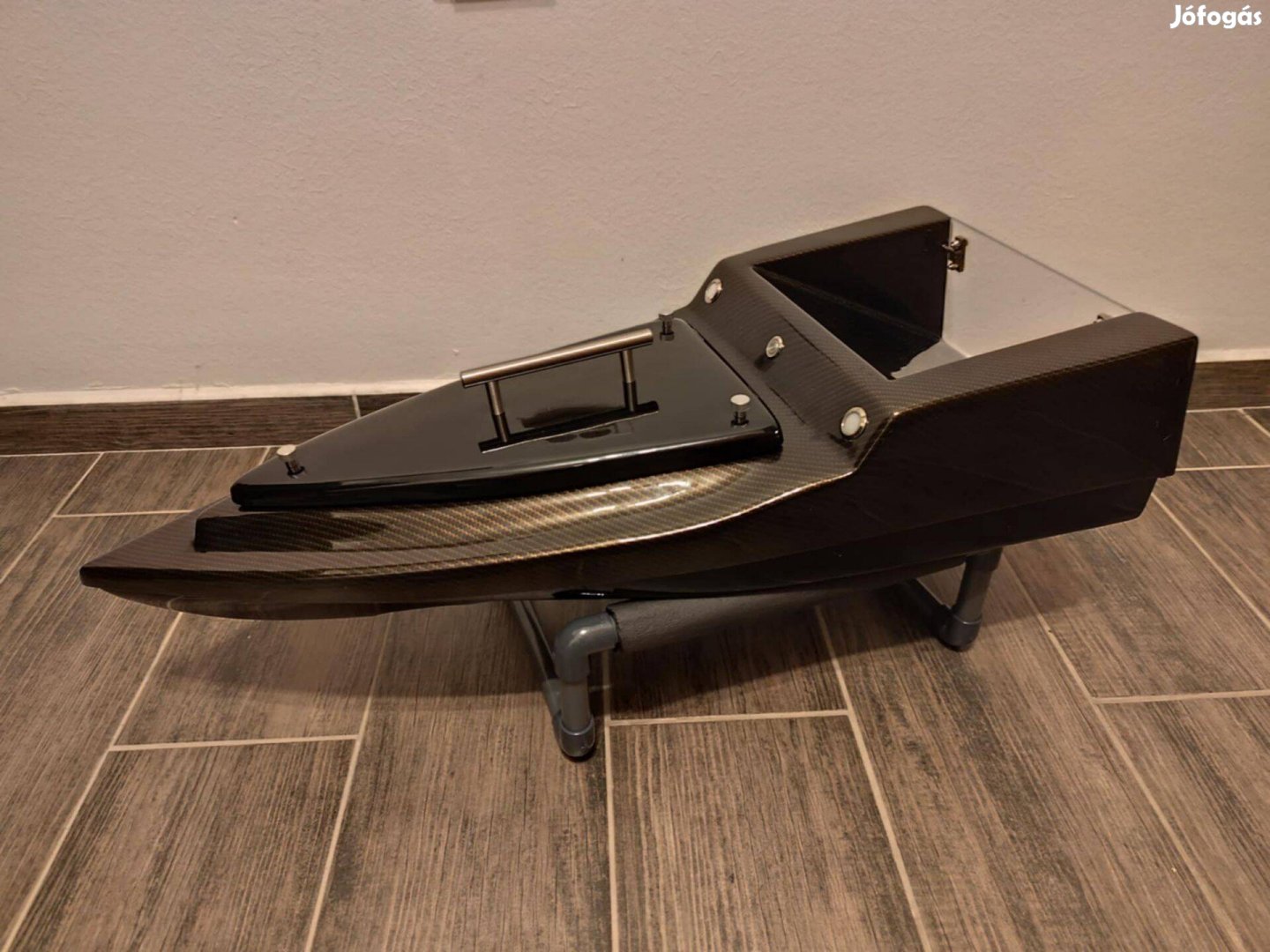 Eladó új etetőhajó, autopilotradar