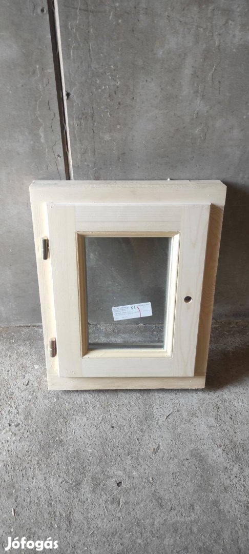 Eladó új fa ablak, tokméret 44x58 cm