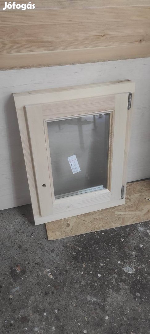 Eladó új fa ablak, tokméret 52x68 cm