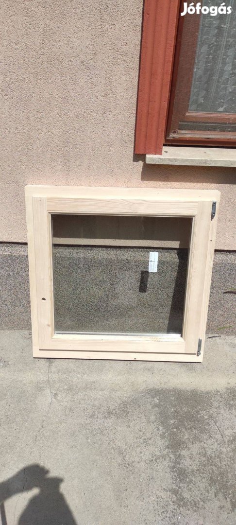 Eladó új fa ablak, tokméret 88x88 cm