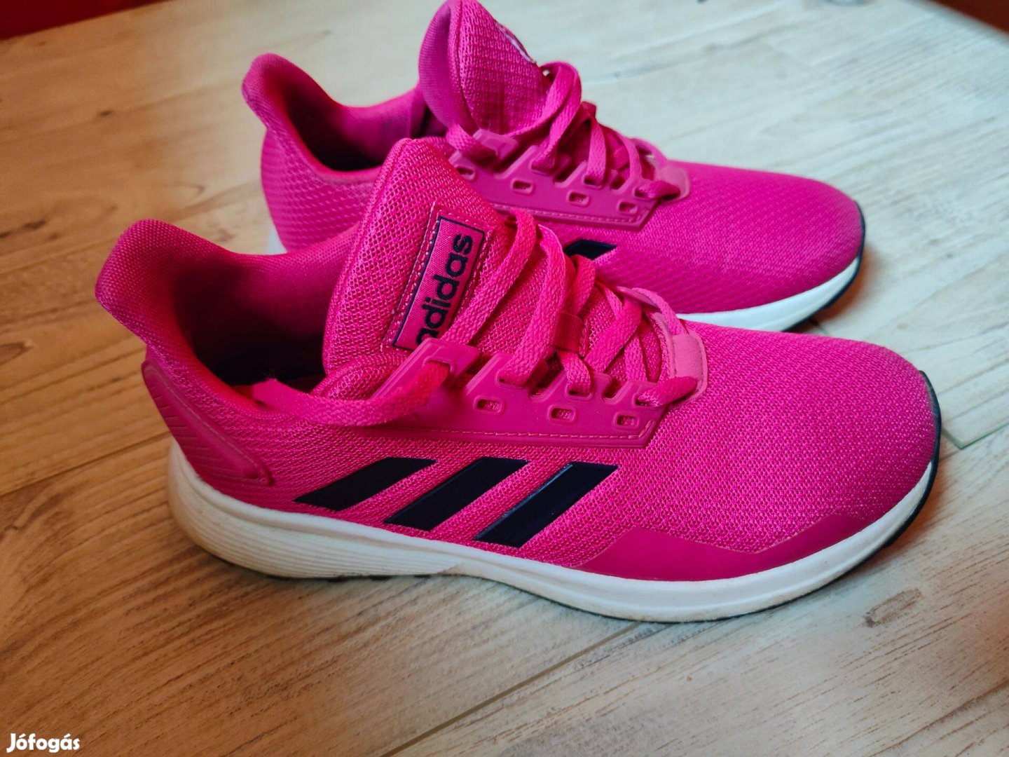 Eladó új hibátlan női Adidas sportcipő futócipő 37 méret