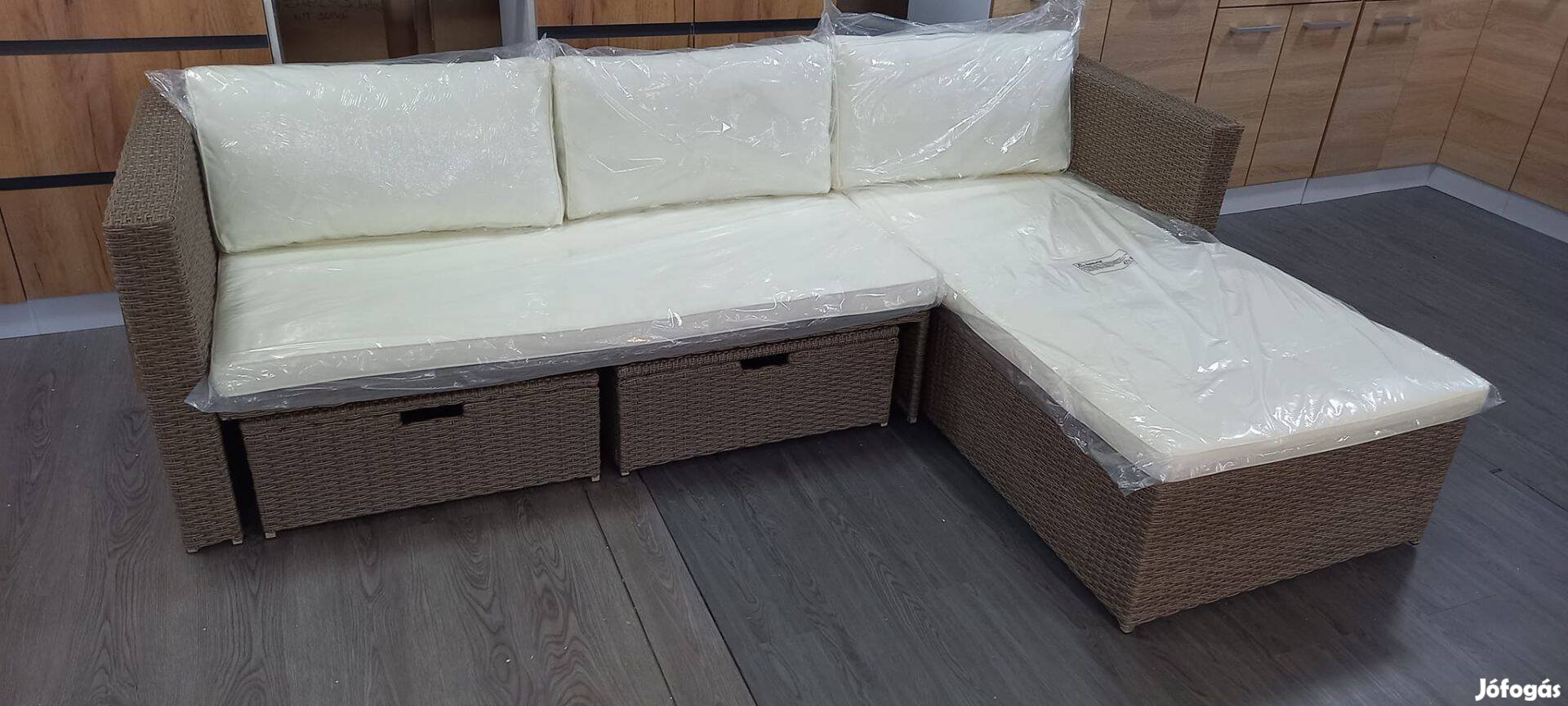 Eladó új kiváló minőségű polyrattan kanapé