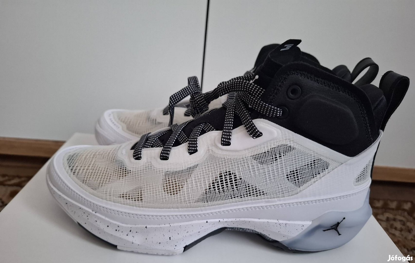 Eladó új nike  jordan xxxvII oreo 40 es méret