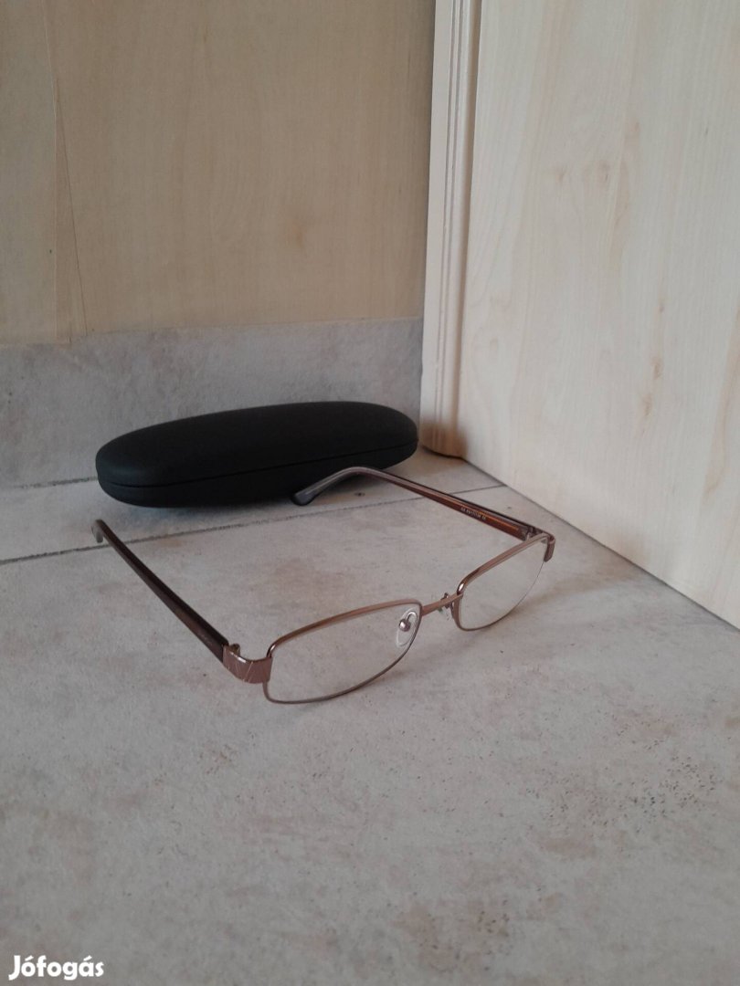 Eladó új női 2-es olvasó szemüveg tokkal 