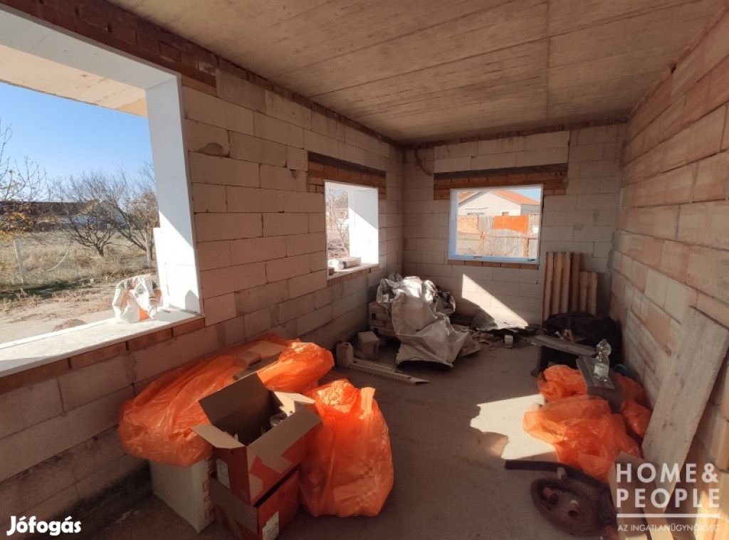 Eladó újépítésű ház Szegeden!