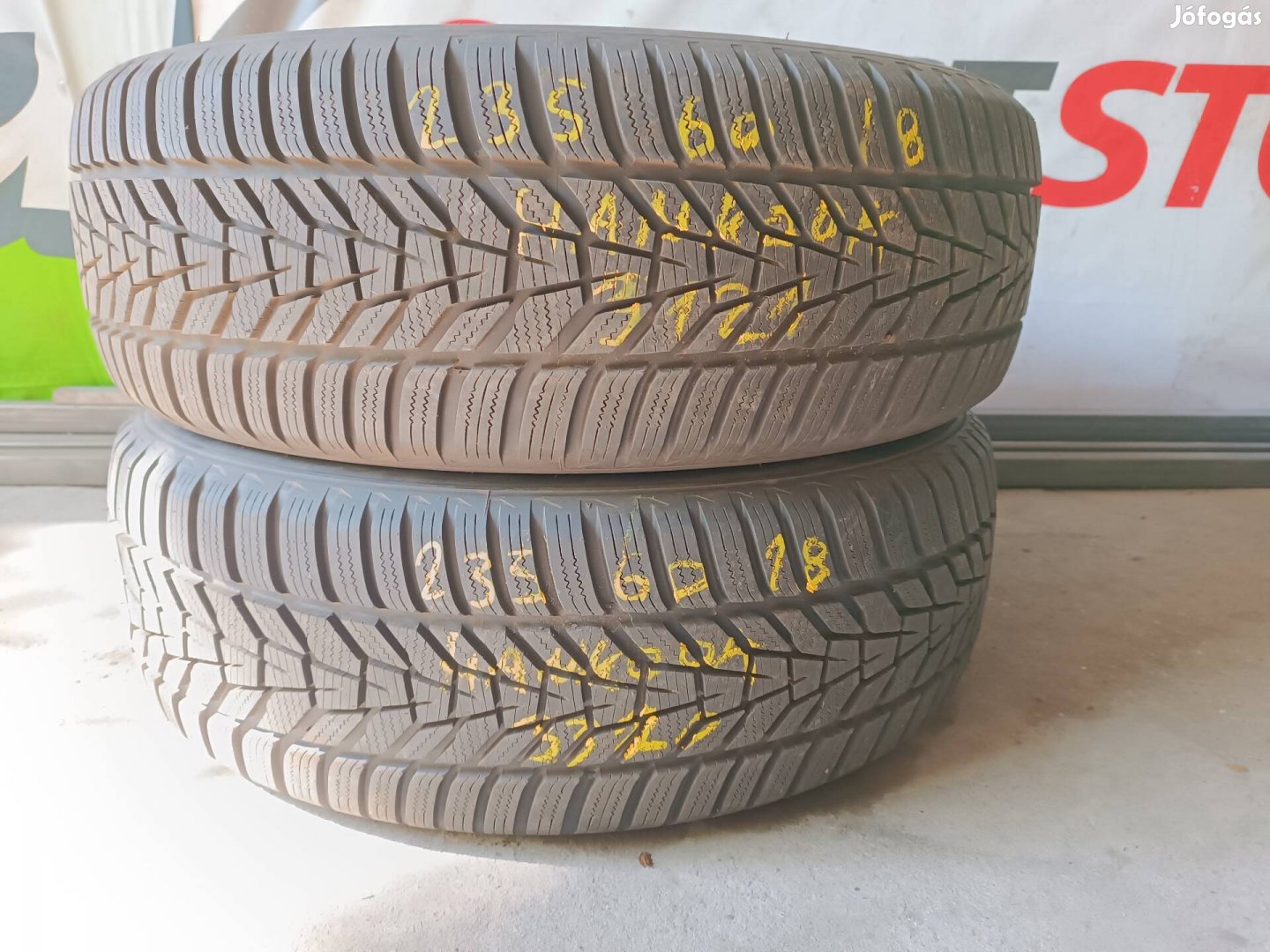 Eladó újszerű 235/60 R18 Hankook winter Icept evo3 téli gumi pár 